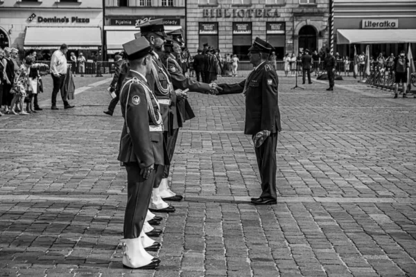 Pajęczno: Uroczyste obchody Święta Policji z awansami i odznaczeniami
