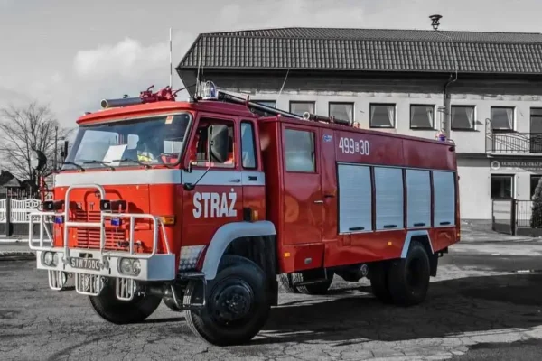 Pożar suchej trawy w Osinie Małej – strażacy z trzech jednostek w akcji