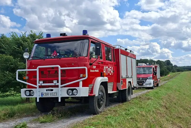 Strażacy z OSP Strzelce Wielkie ćwiczyli obsługę sprzętu podczas niedzielnego pikniku