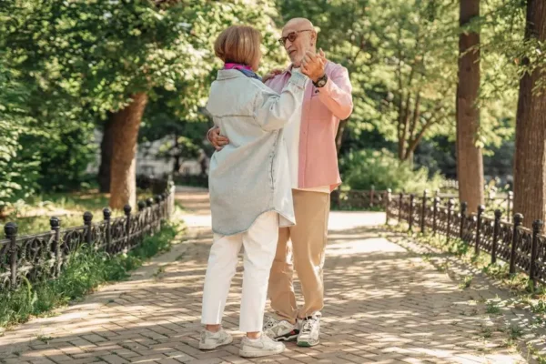 Seniorzy, do tańca! Potańcówka na pajęczańskim molo już 22 sierpnia