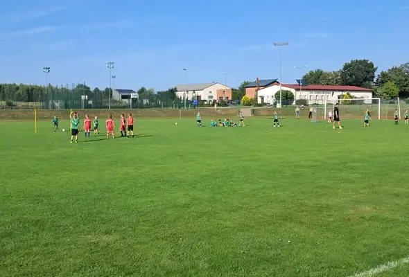 Skrzaty z Rząśni rozegrały mecz z rówieśnikami z Kiełczygłowa