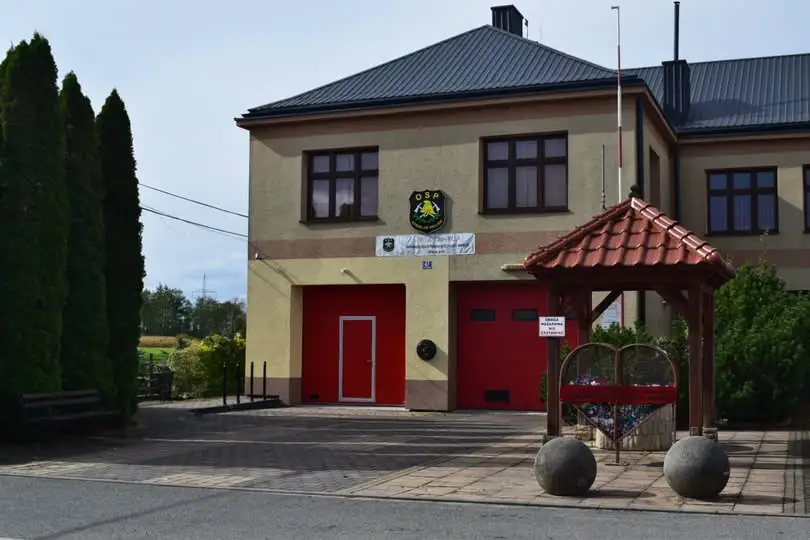 Apel do kierowców: nie zastawiajcie bram garażowych remizy OSP w Strzelcach Wielkich