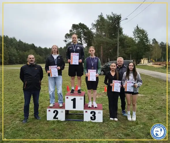 Młodzi lekkoatleci z Pajęczna wrócili z medalami z biegów przełajowych