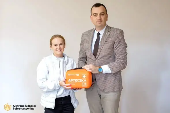 Gmina Siemkowice wyposażyła szkoły, przedszkola i urzędy w apteczki modułowe