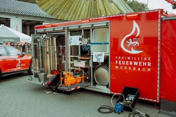 Październikowa karta kalendarza OSP Strzelce Wielkie – Renault Master i jubileusz 120-lecia